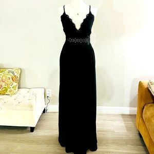 Black Lace Pleated Backless Maxi Dress